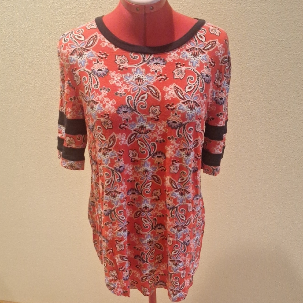 Maurices Coral Floral Short Sleeve Tunic with Black Trim Size M